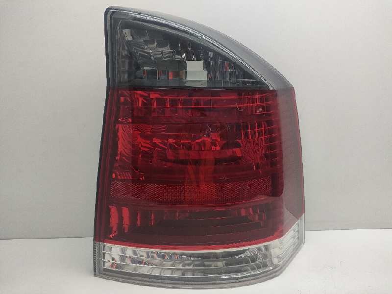 Recambio de piloto trasero derecho para opel vectra c berlina referencia OEM IAM 13157647  