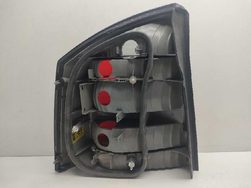 Recambio de piloto trasero derecho para opel vectra c berlina referencia OEM IAM 13157647  