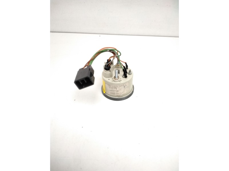 Recambio de reloj para iveco eurocargo 05.03 referencia OEM IAM 4822918 indicador de nivel de combustible de 24V 6316629901