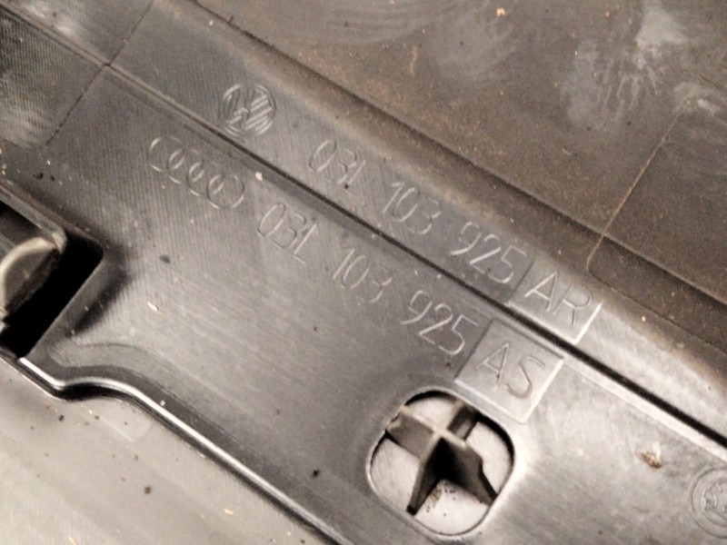 Recambio de tapa motor para volkswagen golf vi (5k1) 1.6 tdi referencia OEM IAM 03L103925  