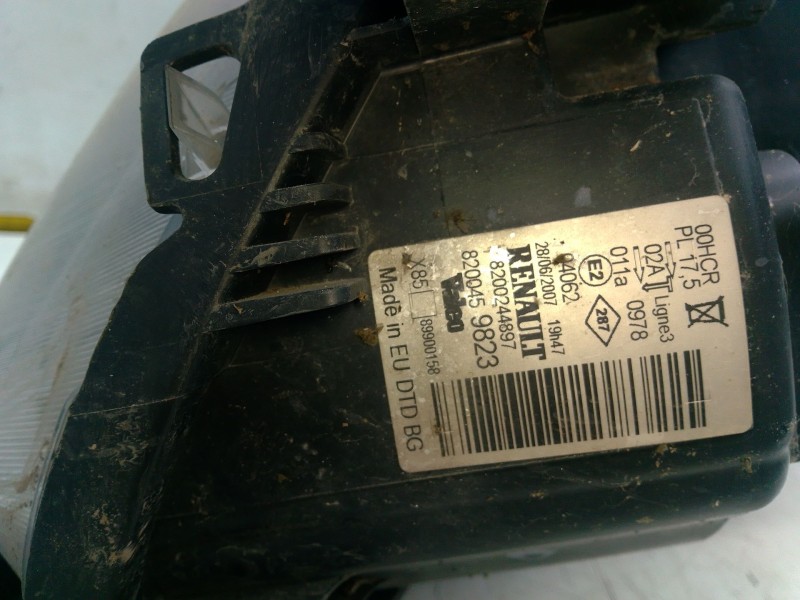 Recambio de faro izquierdo para renault clio iii (br0/1, cr0/1) 1.5 dci (br17, cr17) referencia OEM IAM 8200459823  