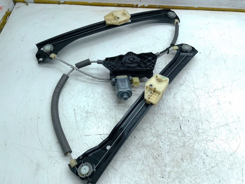 Recambio de elevalunas delantero derecho para skoda superb iii (3v3) 2.0 tdi referencia OEM IAM 3V0837462A  