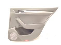 Recambio de guarnecido puerta trasera derecha para skoda superb iii (3v3) 2.0 tdi referencia OEM IAM 3V5861212  