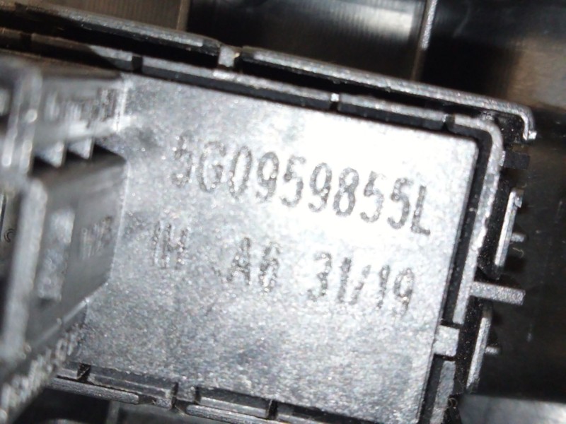 Recambio de mando elevalunas delantero derecho para skoda superb iii (3v3) 2.0 tdi referencia OEM IAM 5G0959855L  