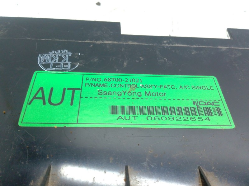 Recambio de mando climatizador para ssangyong rodius i 2.7 xdi referencia OEM IAM 6870021021  