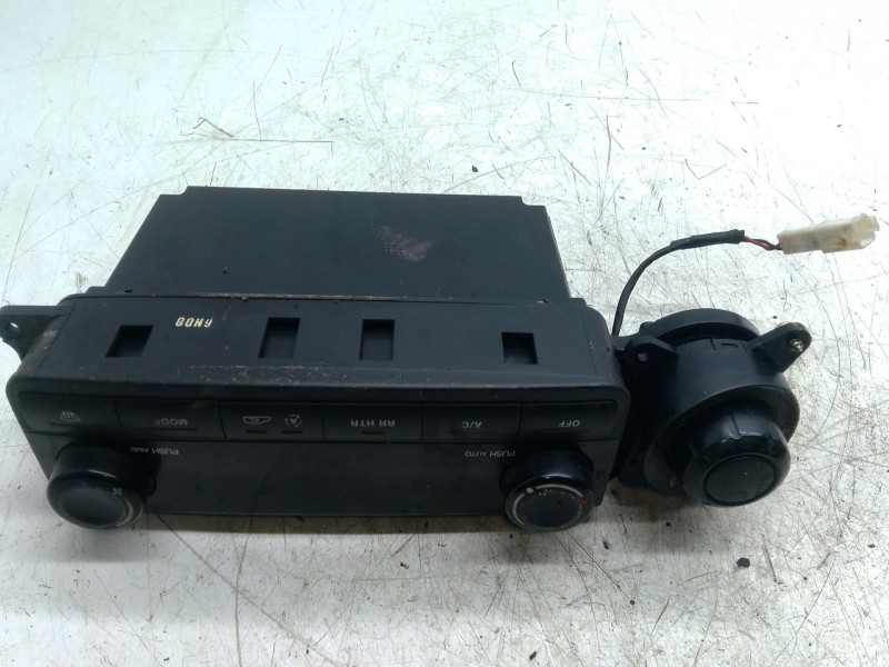 Recambio de mando climatizador para ssangyong rodius i 2.7 xdi referencia OEM IAM 6870021021  