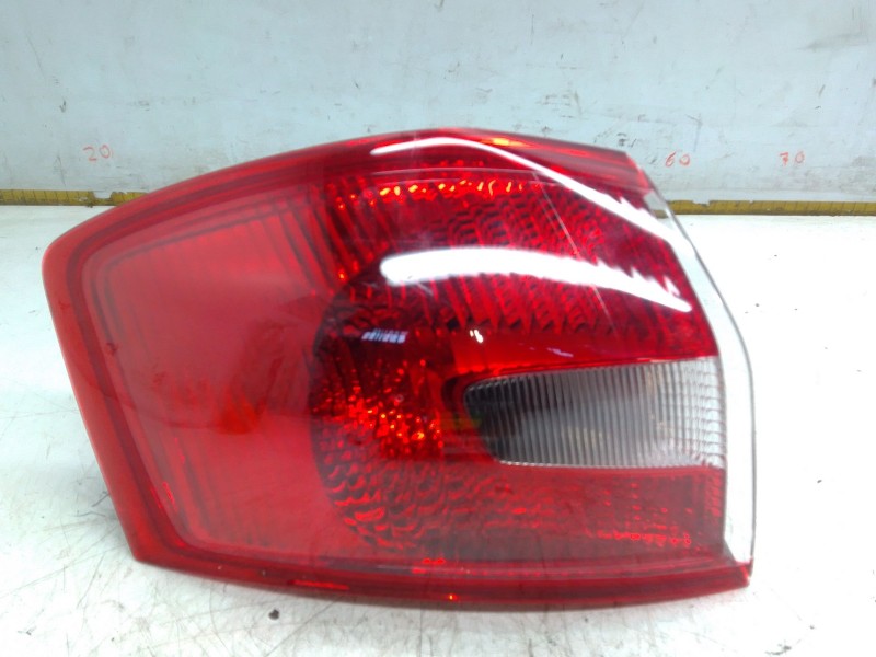 Recambio de piloto trasero izquierdo para ford kuga i 2.0 tdci 4x4 referencia OEM IAM 8V4113405CH  