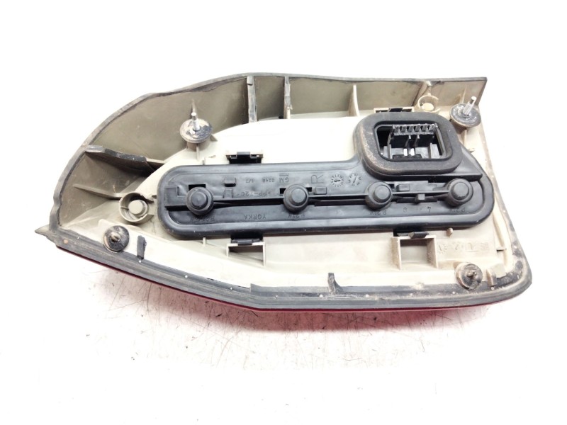 Recambio de piloto trasero derecho para opel zafira a 2.0 16v di cat (x 20 dtl / ld3) referencia OEM IAM   