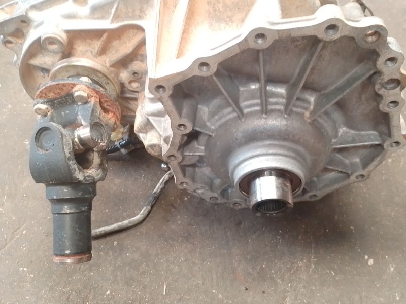 Recambio de caja transfer para nissan navara np300 (d40) 2.5 dci 4wd referencia OEM IAM 33100EA310  