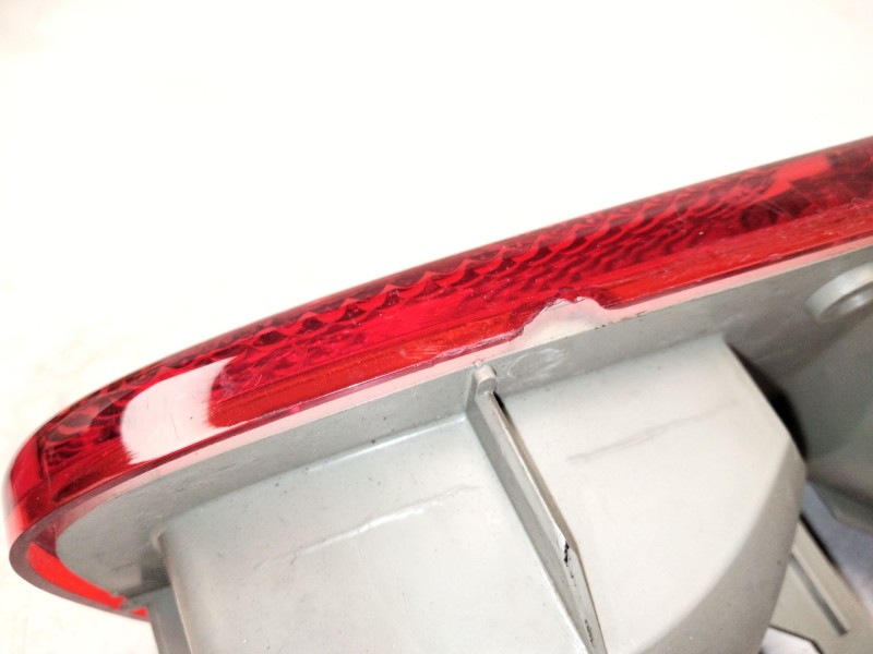 Recambio de piloto trasero derecho paragolpes para nissan terrano/terrano.ii (r20) referencia OEM IAM 26550OF400 INGLES DEFECTUO