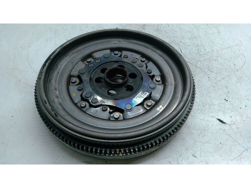Recambio de volante motor para audi q3 (f3b) 35 tdi referencia OEM IAM 04L105266AD  