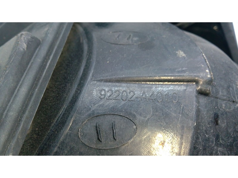 Recambio de faro antiniebla derecho para kia carens iv 1.7 crdi referencia OEM IAM 92202A4010  