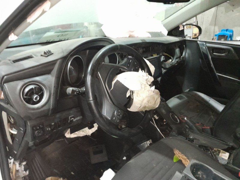 toyota avensis sedán (_t27_) del año 2011