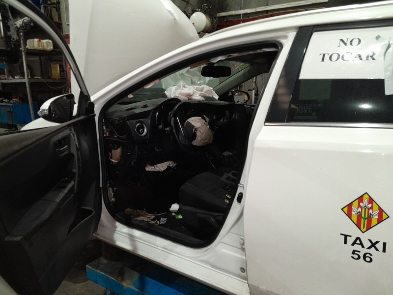 toyota avensis sedán (_t27_) del año 2011