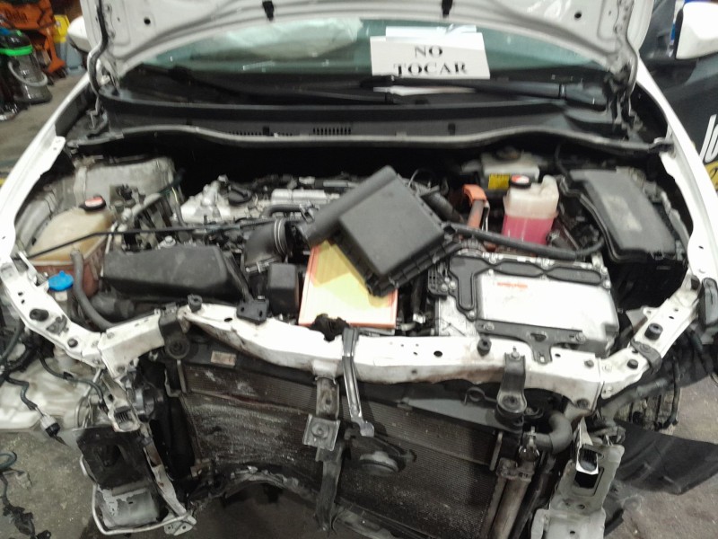 toyota avensis sedán (_t27_) del año 2011