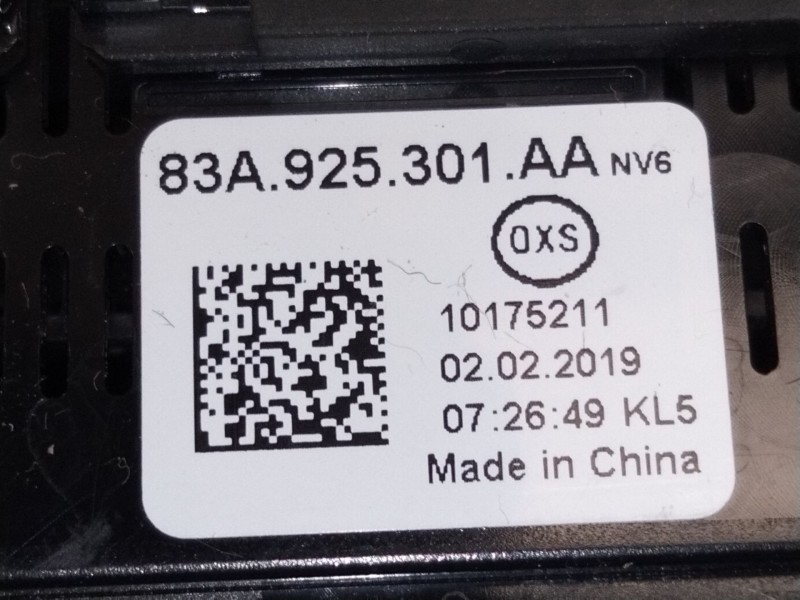 Recambio de warning para audi q3 (f3b) 35 tdi referencia OEM IAM 83A925301AA  