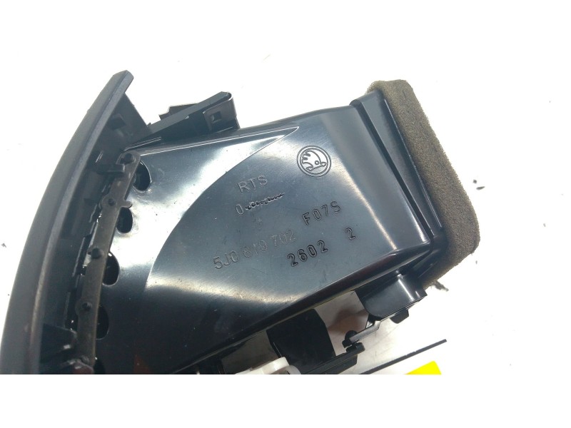 Recambio de aireador derecho para skoda fabia ii (542) 1.2 12v referencia OEM IAM 5J0819702  