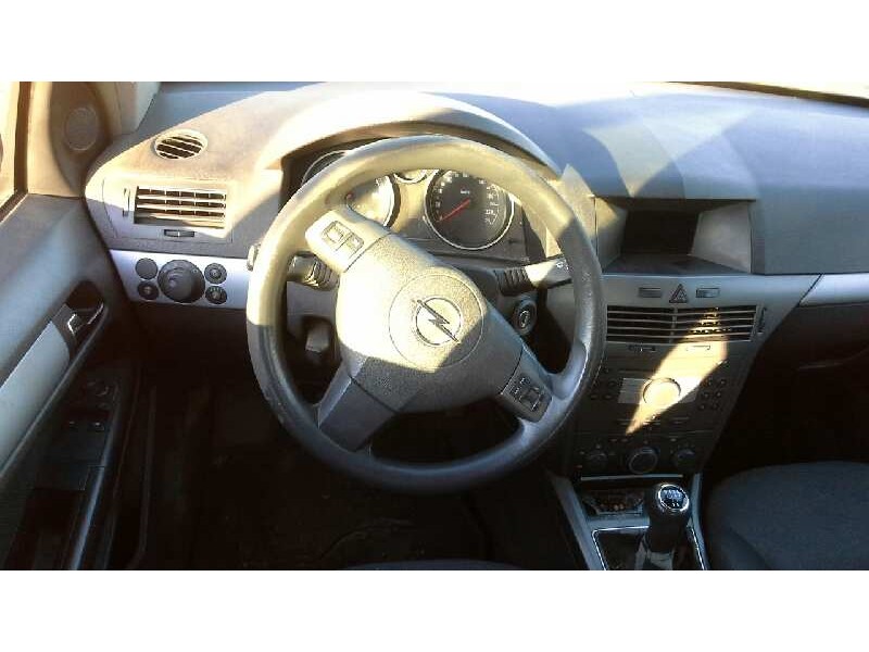 opel astra h berlina del año 2005