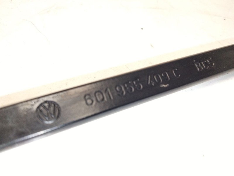 Recambio de brazo limpia delantero izquierdo para volkswagen polo iv (9n_, 9a_) 1.4 16v referencia OEM IAM 6Q1955409C  