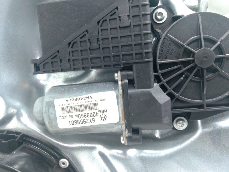 Recambio de elevalunas delantero derecho para volkswagen polo iv (9n_, 9a_) 1.4 16v referencia OEM IAM Q4837756  