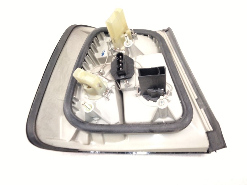 Recambio de piloto trasero derecho para bmw 5 (e34) 525 tds referencia OEM IAM   