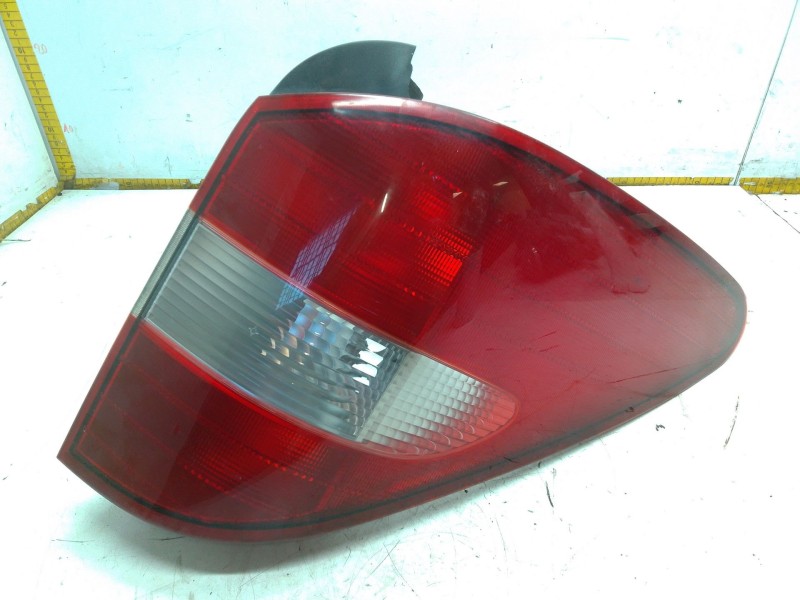 Recambio de piloto trasero derecho para ssangyong rodius 2.7 turbodiesel cat referencia OEM IAM 8369221  