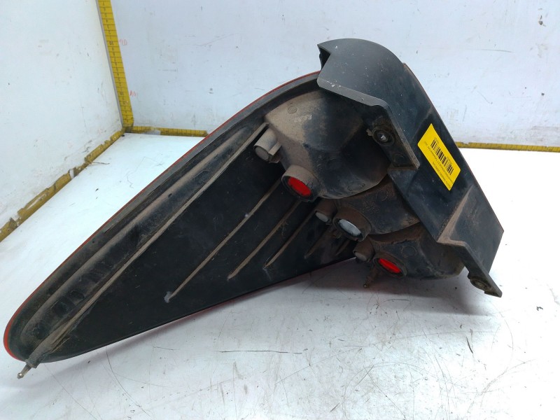 Recambio de piloto trasero derecho para ssangyong rodius 2.7 turbodiesel cat referencia OEM IAM 8369221  