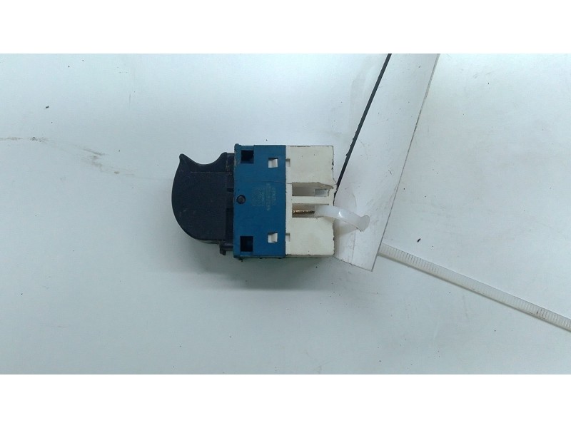 Recambio de mando elevalunas delantero derecho para fiat doblo monospace (119_, 223_) 1.9 jtd referencia OEM IAM   