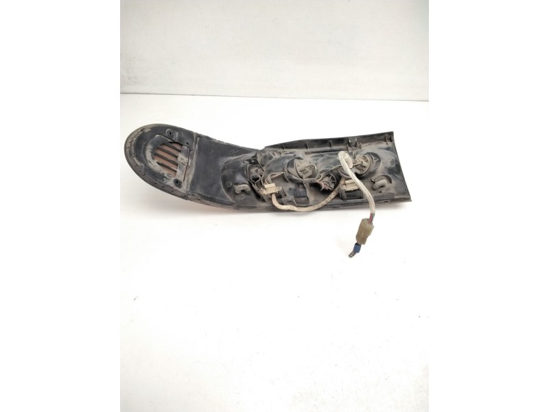 Recambio de piloto trasero derecho para toyota celica (t20) referencia OEM IAM KOITO 3308803R  33166