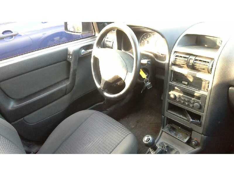 opel astra g berlina del año 2002