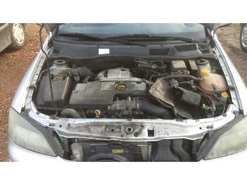 opel astra g berlina del año 2002