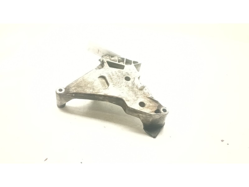 Recambio de soporte motor derecho inferior para seat leon (1p1) 2.0 tdi referencia OEM IAM 03G199207E  