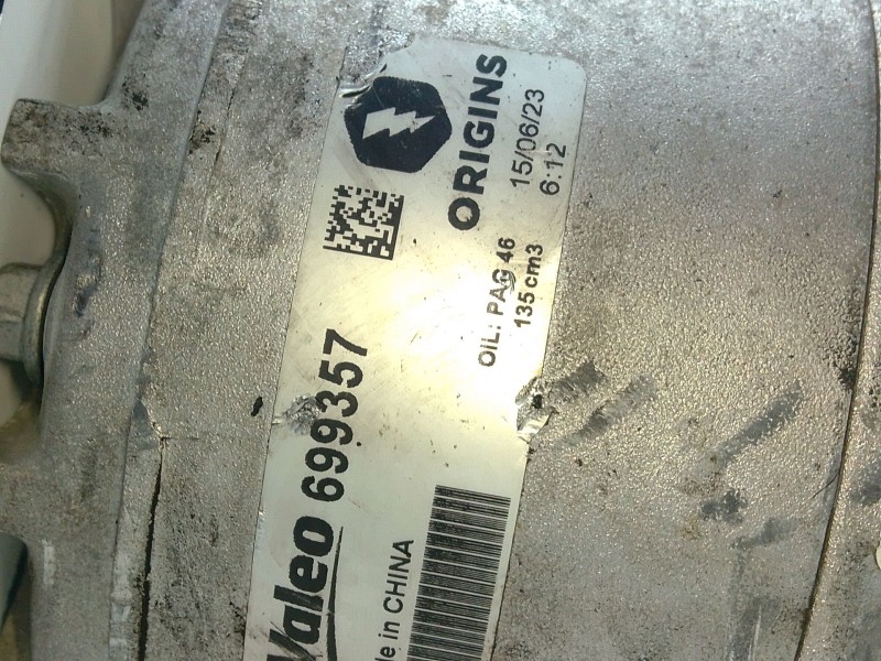 Recambio de compresor aire acondicionado para volkswagen golf vi (5k1) 2.0 tdi referencia OEM IAM 699357  