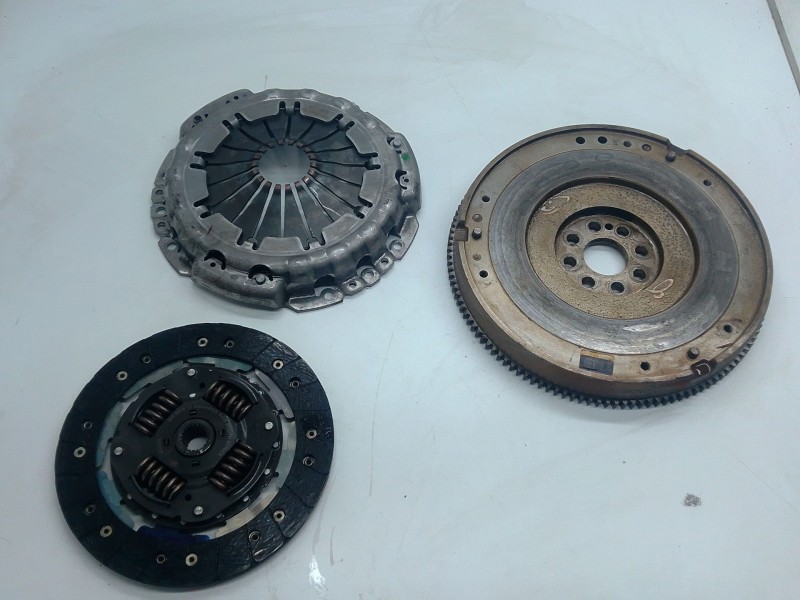 Recambio de kit embrague para nissan primastar furgoneta (x83) 2.5 dci 115 referencia OEM IAM 124056510  