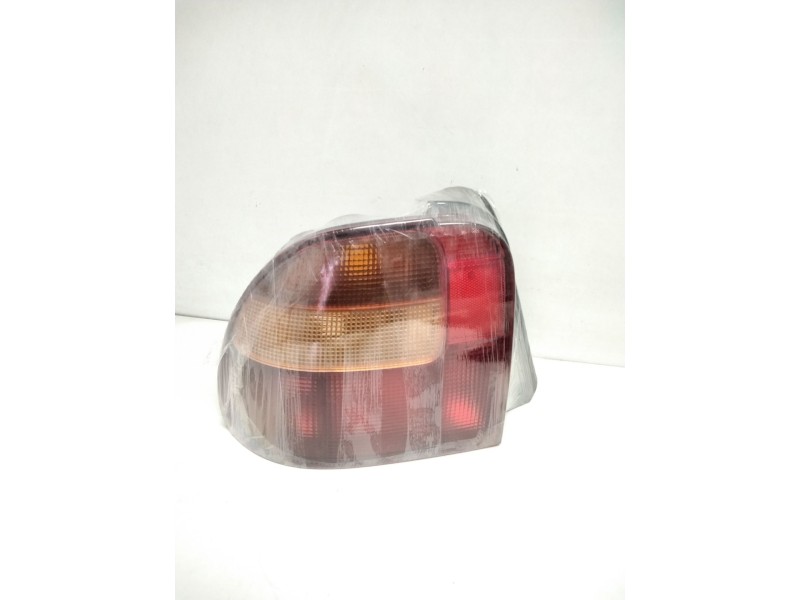 Recambio de piloto trasero izquierdo para mg serie 400 (rt) 414 i (4-ptas.) referencia OEM IAM XFB101010  