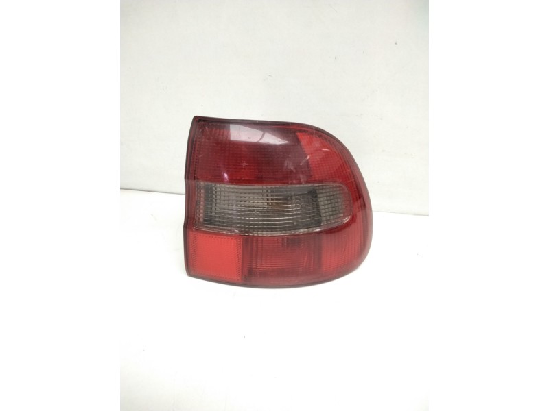 Recambio de piloto trasero derecho para volvo v40 familiar 1.9 d referencia OEM IAM 30801925  