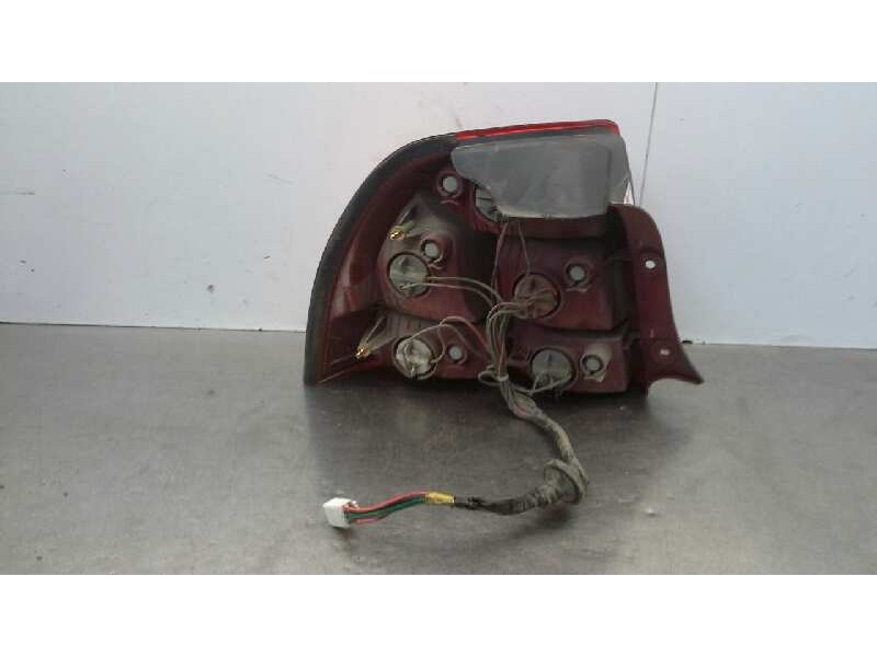 Recambio de piloto trasero derecho para kia shuma ii 1.6 ls 4 berlina referencia OEM IAM OK2S1  