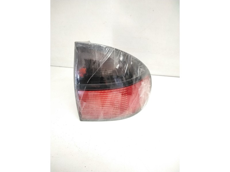 Recambio de piloto trasero derecho para renault laguna (b56) 1.8 rn (b56b) referencia OEM IAM 7700820051 7701038274 
