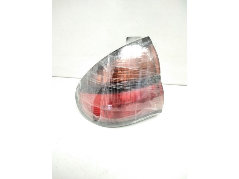 Recambio de piloto trasero izquierdo para renault laguna (b56) 1.6 referencia OEM IAM 7700420122  