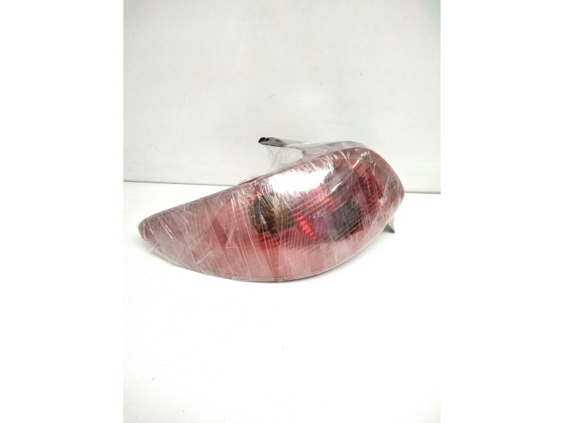 Recambio de piloto trasero izquierdo para peugeot 206 berlina x-line referencia OEM IAM 2258  