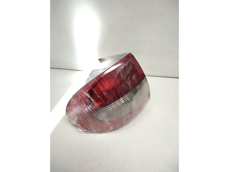 Recambio de piloto trasero izquierdo para renault megane i fase 2 classic (la..) 1.9 dti rxe referencia OEM IAM 7700428058  
