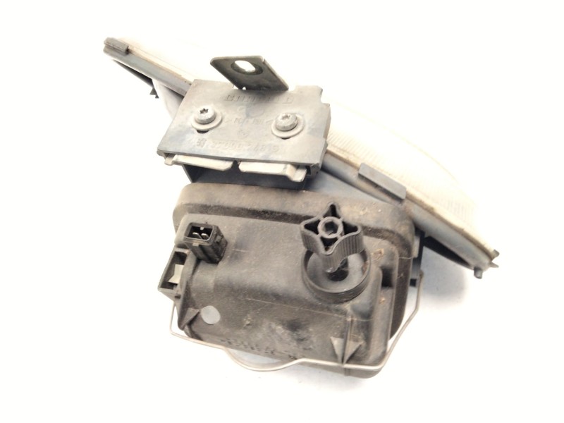 Recambio de faro antiniebla izquierdo para peugeot 406 (8b) 2.0 16v referencia OEM IAM 37090748  
