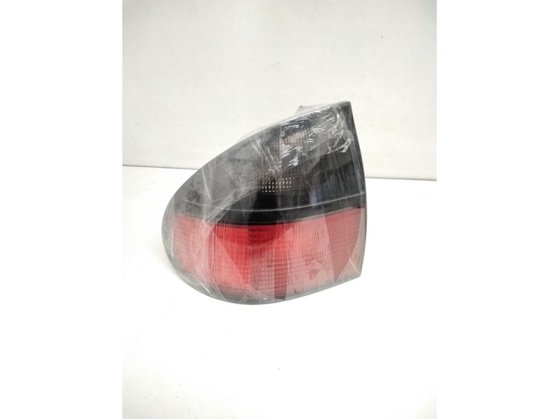 Recambio de piloto trasero izquierdo para renault laguna (b56) 2.2 diesel referencia OEM IAM 7700820052 VALEO 2225 