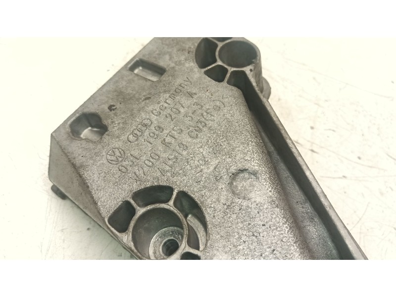 Recambio de soporte motor derecho inferior para audi a1 (8x1, 8xk) 1.6 tdi referencia OEM IAM 03L199207A  