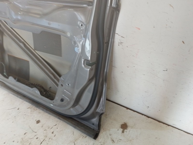 Recambio de puerta delantera derecha para volkswagen tiguan (5n_) 2.0 tdi 4motion referencia OEM IAM 5N0831312C  