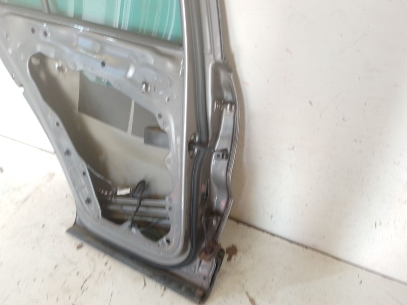 Recambio de puerta trasera izquierda para volkswagen tiguan (5n_) 2.0 tdi 4motion referencia OEM IAM 5N0833311B  