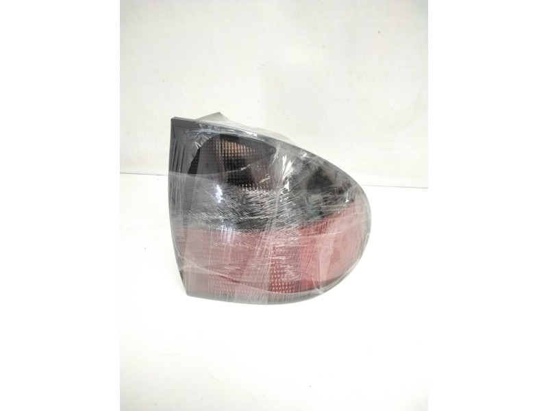 Recambio de piloto trasero derecho para renault laguna (b56) 2.0 referencia OEM IAM 7700820051  