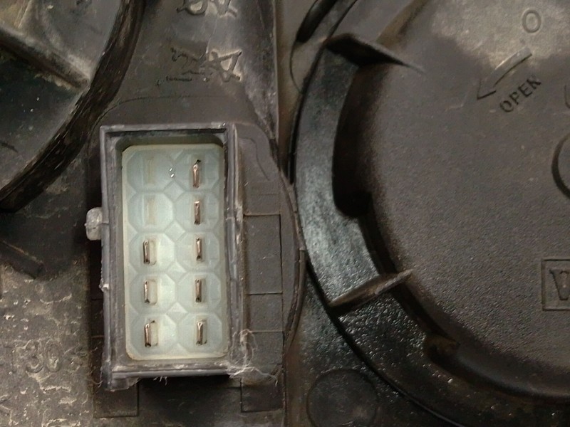 Recambio de faro izquierdo para opel combo furgoneta/monovolumen 1.3 cdti 16v referencia OEM IAM 13195923  