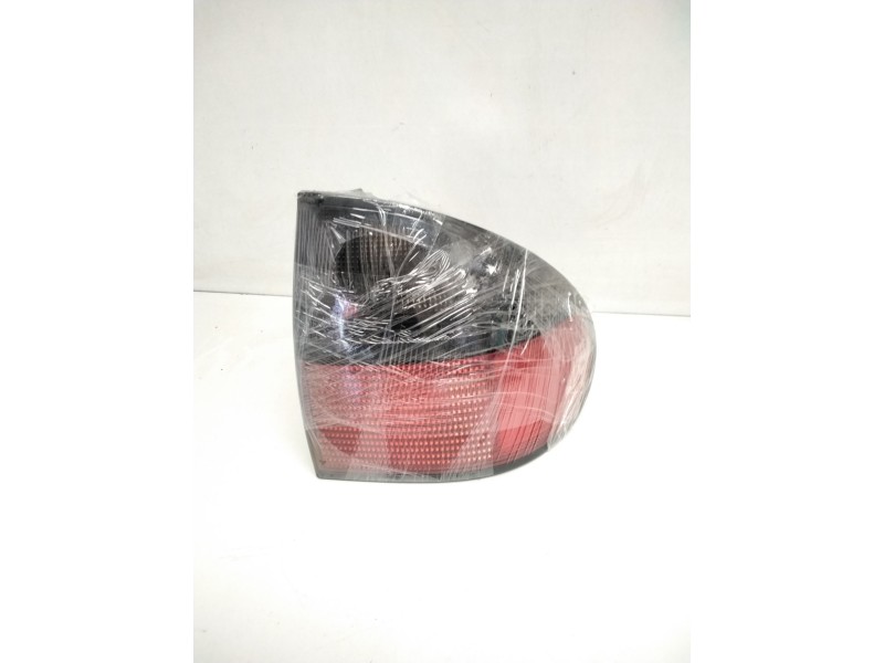 Recambio de piloto trasero derecho para renault laguna (b56) 2.0 anade referencia OEM IAM 7700820051  