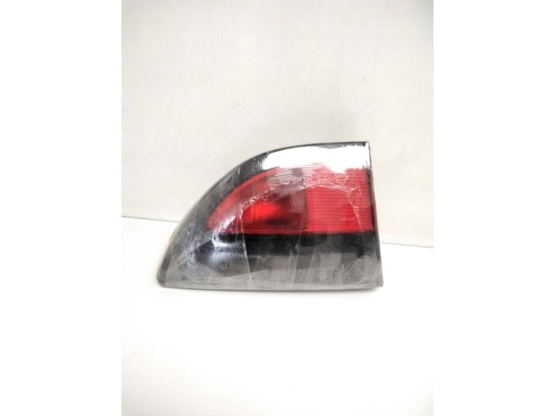 Recambio de piloto trasero central para renault megane i classic (la0) 1.4e rn referencia OEM IAM 37410999 7700838532 